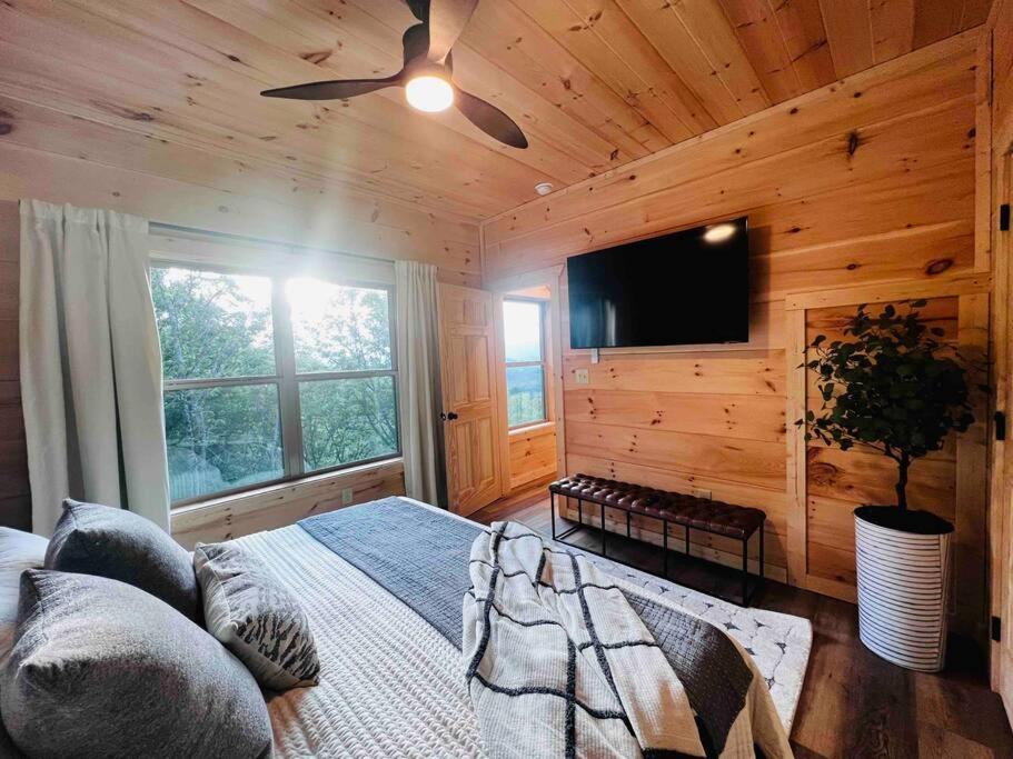 Cloudchaser Cabin, Private, New Cabin, 2 Kings, Cozy, Modern, Hot Tub, View, Theater Villa Sevierville Esterno foto